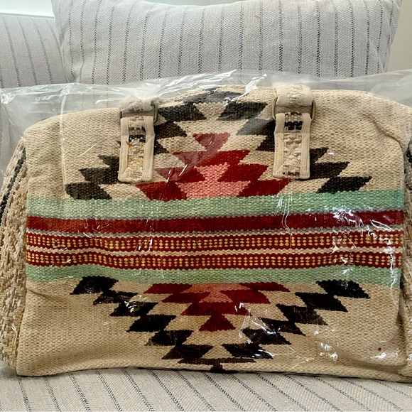 Last one! Aztec inspired travel duffle bag π©΅βοΈ! - Picture 6 of 6